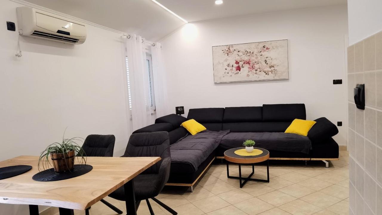 קריקווניצה Apartments Njegovan מראה חיצוני תמונה