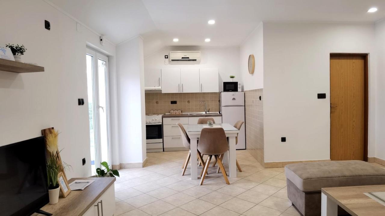 קריקווניצה Apartments Njegovan מראה חיצוני תמונה