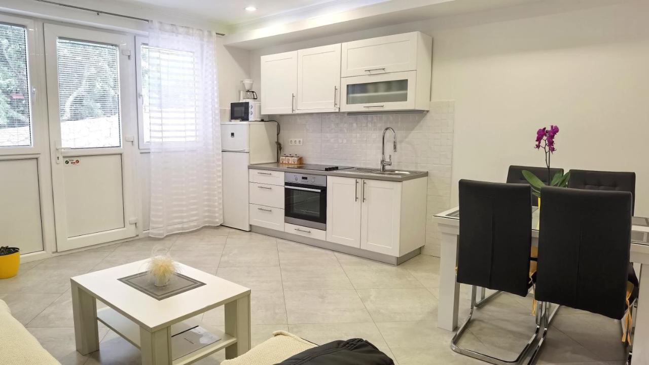 קריקווניצה Apartments Njegovan מראה חיצוני תמונה